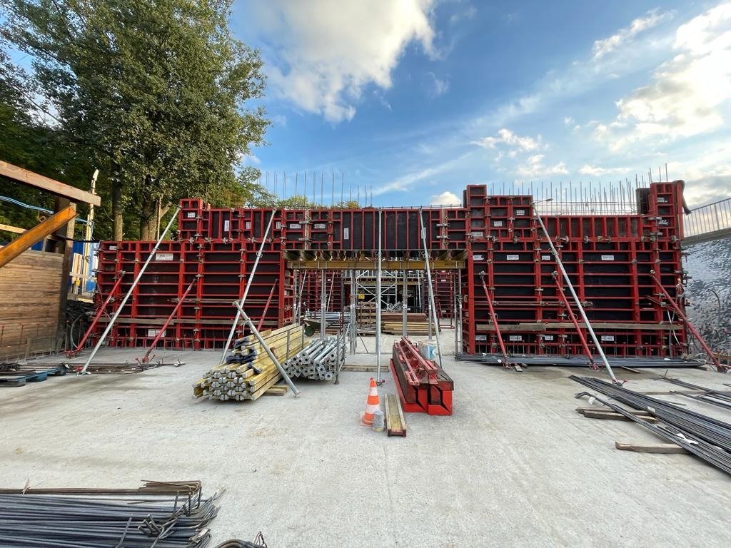 Steel formwork systems supporting large-scale commercial and infrastructure construction developments.