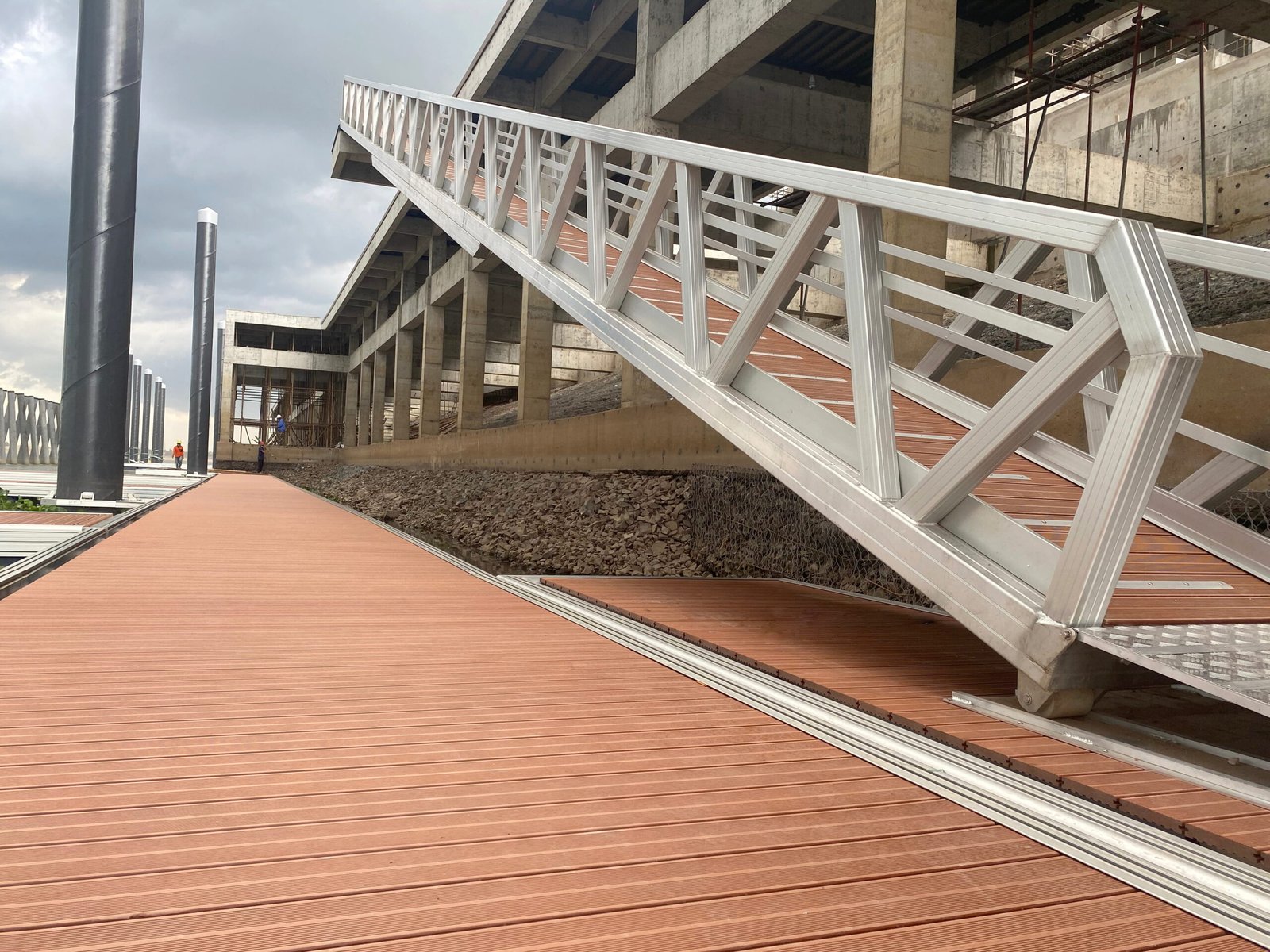 Floating dock infrastructure integrated into a modern waterfront development project.
