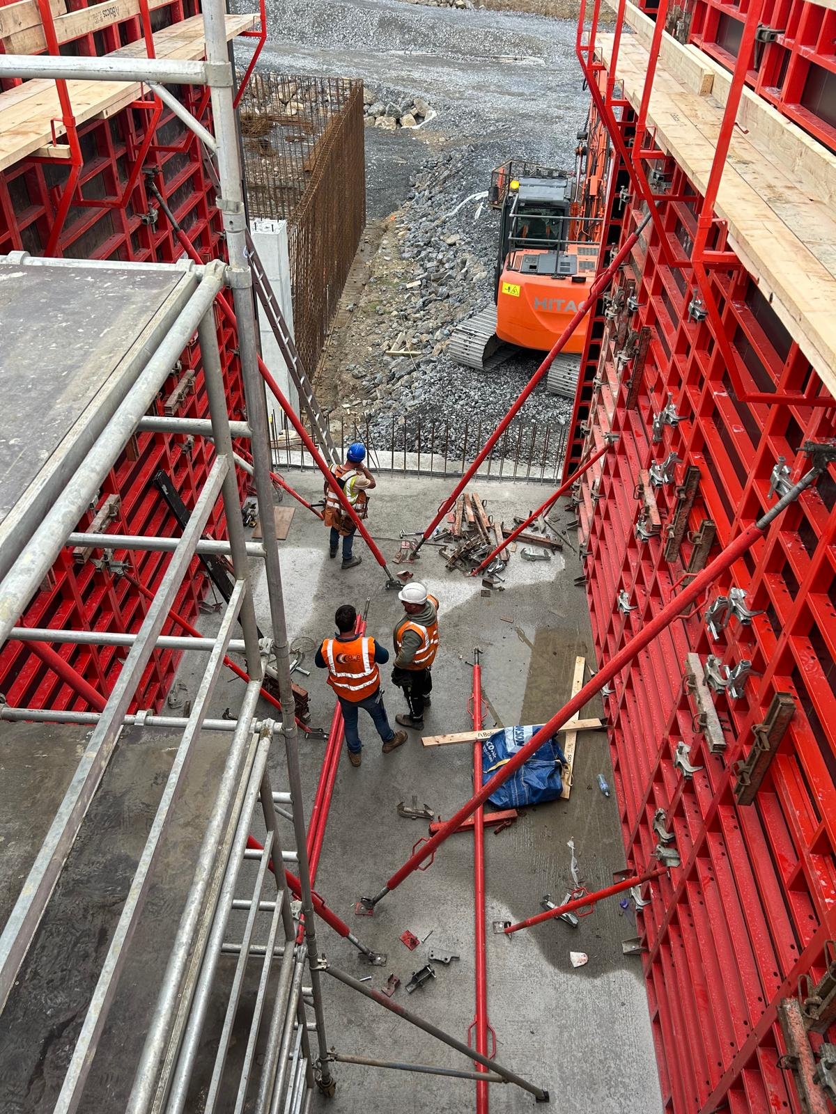 Steel formwork panels supporting high-rise building construction in Dubai.